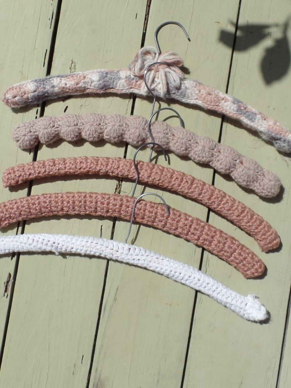 Vintage Hand Crocheted Hangers SET of 5 BLUSH & 1 WHITE - Picture 1 of 5
